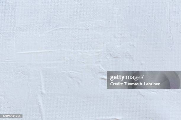 macro close-up of white acrylic paint on canvas. - schildersdoek stockfoto's en -beelden