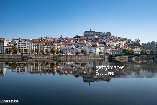 mirror water of coimbra city in daylight - coimbra district stockfoto's en -beelden