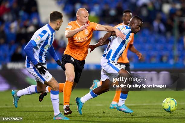 Seydouba Cisse of CD Leganes battle for the ball with Roman Zozulya of Fuenlabrada during the LaLiga Smartbank match between CD Leganes and...