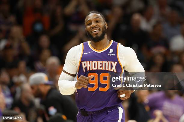 Jae Crowder of the Phoenix Suns reacts after a three-point shot against the Los Angeles Lakers during the first half of the NBA game at Footprint...