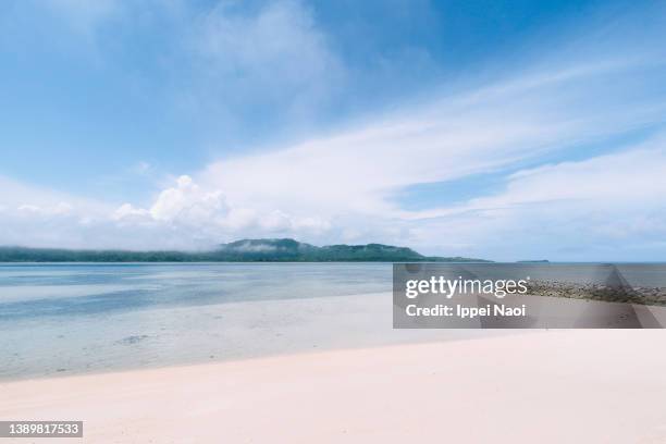 white sand tropical beach, kohama island, okinawa, japan - からっぽ ストックフォトと画像