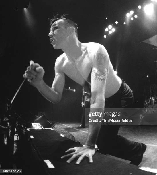 Scott Weiland of Stone Temple Pilots performs at Shoreline Amphitheatre on September 9, 2000 in Mountain View, California.