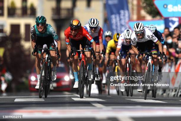 Aleksander Vlasov of Russia and Team Bora - Hansgrohe, Pello Bilbao López De Armentia of Spain and Team Bahrain Victorious, David Gaudu of France and...