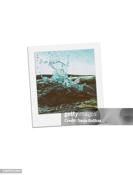 polaroid splash sea - origami background stockfoto's en -beelden