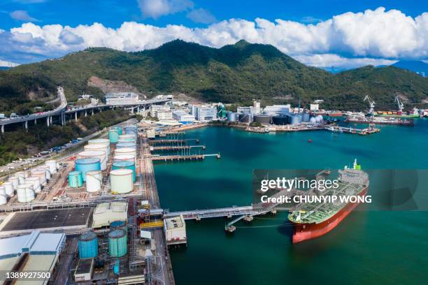 tank ship loading unloading oil and gasoline at commercial dock in sea - china ship stockfoto's en -beelden