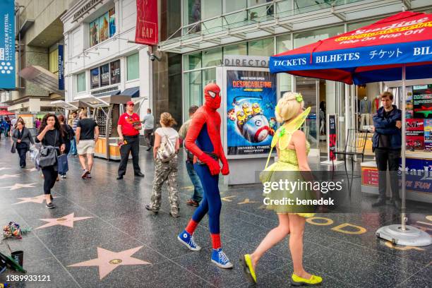 hollywood los angeles costumed street performers - hollywood boulevard 個照片及圖片檔