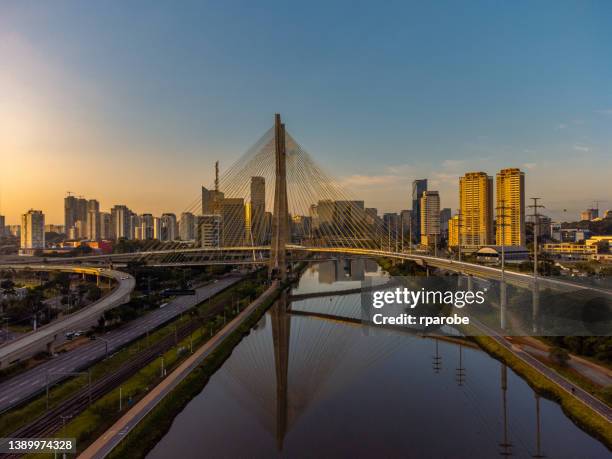 schrägseilbrücke in são paulo - sao paulo stock-fotos und bilder