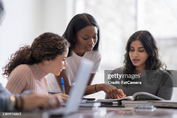 university students helping each other - financial literacy stock pictures, royalty-free photos & images