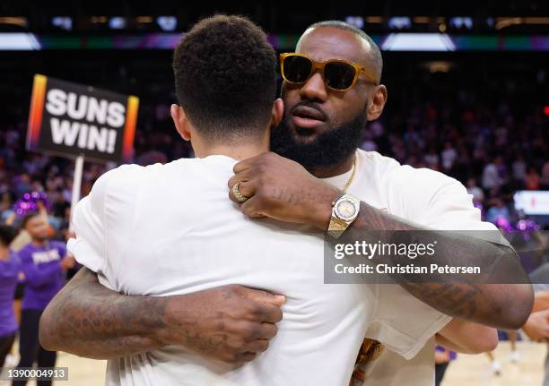 Hug Jim Lebron James Hugging Photos and Premium High Res Pictures - Getty Images
