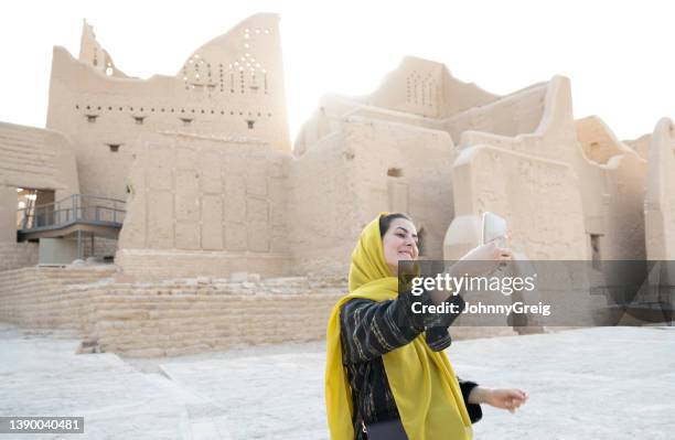 tourist taking selfie in front of salwa palace near riyadh - abba museum stock pictures, royalty-free photos & images