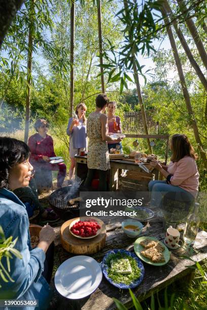 taking part in a cooking class - spirit of volunteerism stock pictures, royalty-free photos & images