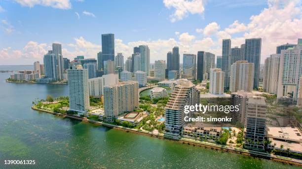 downtown miami - brickell key miami stockfoto's en -beelden