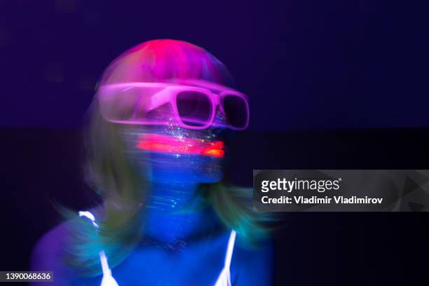 lichtmalerei porträt - long exposure dancer stock-fotos und bilder