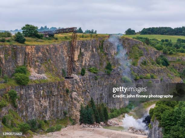 (part 7 of 7) mission: impossible 7 train crash in derbyshire, peak district, uk - forsaken film stockfoto's en -beelden