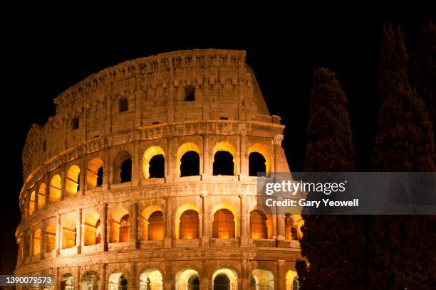 coliseum in rome at night - rome sunset stock pictures, royalty-free photos & images
