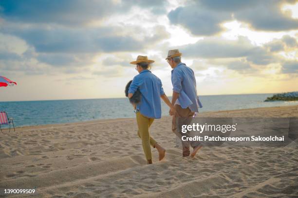 the route of ager - best ager woman stockfoto's en -beelden