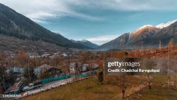 phahalgam village, kashmir, india - gompa stockfoto's en -beelden