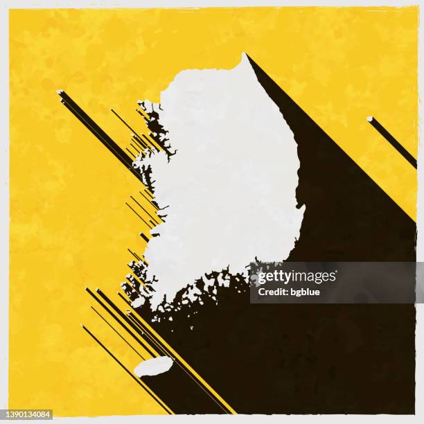 ilustraciones, imágenes clip art, dibujos animados e iconos de stock de mapa de corea del sur con una larga sombra sobre fondo amarillo texturizado - península