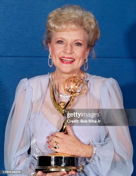 Emmy Winner Betty White backstage at the Emmy Awards Show, September 21, 1986 in Pasadena, California.