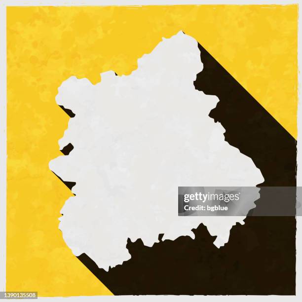 ilustraciones, imágenes clip art, dibujos animados e iconos de stock de mapa de west midlands con sombra larga sobre fondo amarillo texturizado - birmingham condado de west midlands