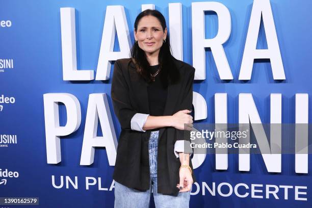 Spanish singer Rosa Lopez attends the 'Laura Pausini - Un Placer Conocerte' premiere at Capitol Cinema on April 07, 2022 in Madrid, Spain.