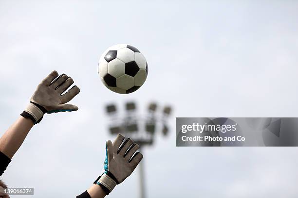 goalkeeper reaching for ball - bola de futebol imagens e fotografias de stock