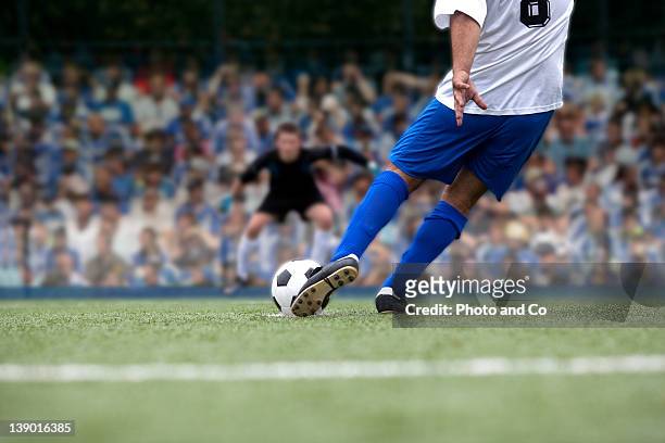football payer shooting penalty - pallone da calcio foto e immagini stock