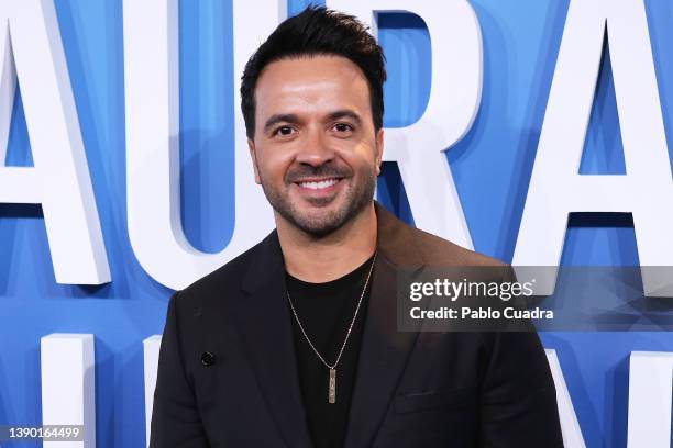 SingerLuis Fonsi attends the 'Laura Pausini - Un Placer Conocerte' premiere at Capitol Cinema on April 07, 2022 in Madrid, Spain.