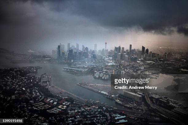 gray city urban skyline, rain clouds fog at night, aerial view - sydney australia photos et images de collection