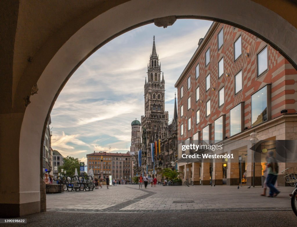 Germany, Bavaria, Munich, View of Marienplatz with arch in foreground and New Town Hall in background