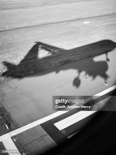 Plane Shadow Shadow Airlines Photos and Premium High Res Pictures - Getty Images