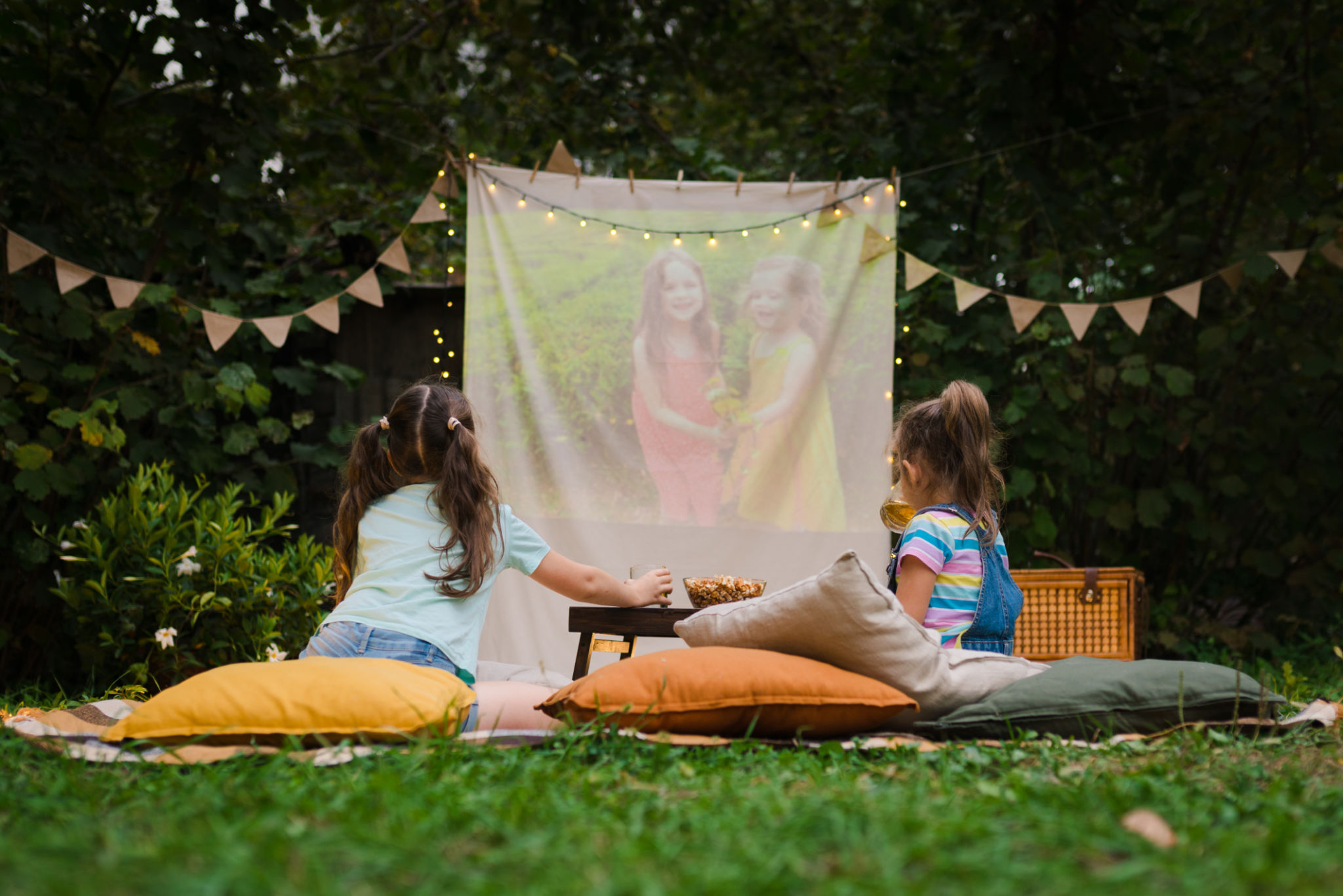 children watching video