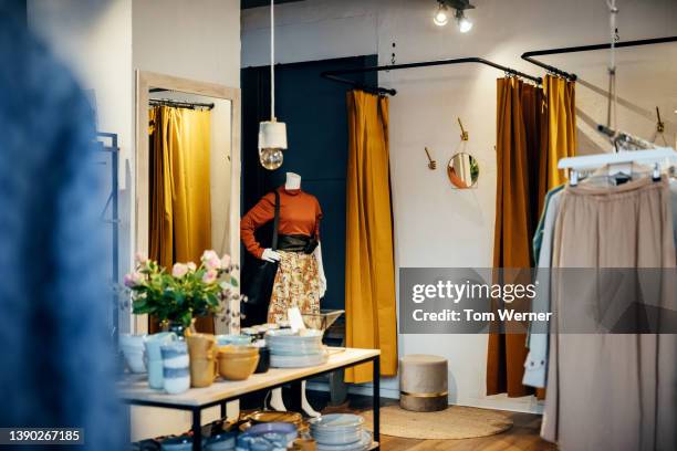 empty fitting rooms in fashionable store - fitting room stock pictures, royalty-free photos & images