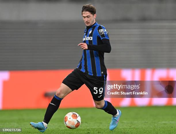 Aleksei Miranchuk of Atalanta in action during the UEFA Europa League Quarter Final Leg One match between RB Leipzig and Atalanta at Football Arena...