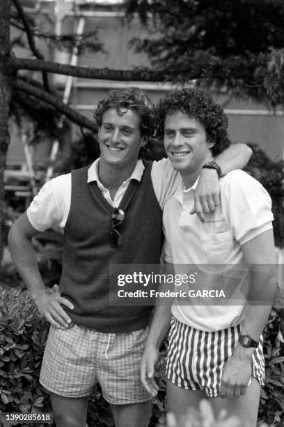 Timothy Van Patten et Ethan Wayne, en mai 1983, à Cannes.