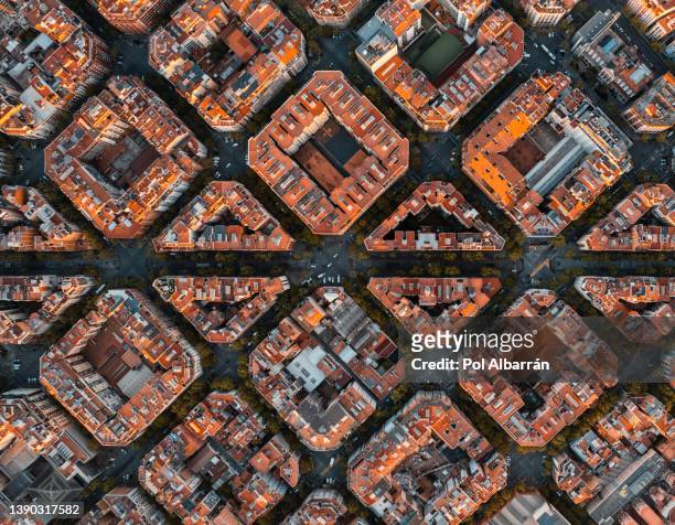 aerial view of the residential eixample district of barcelona, catalonia, spain - calle ciudad fotografías e imágenes de stock