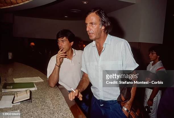 Fiorentina's Daniel Passarella whit Former Argentine national coach Cesar Luis Menotti on September 3, 1984 in Florence, Italy.
