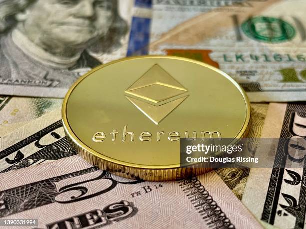 ethereum coin - ether investment - ethereum stockfoto's en -beelden