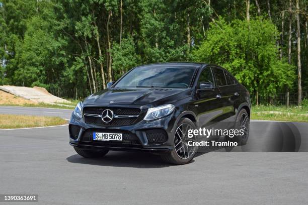 mercedes-benz gle coupe on a road - luxeauto stockfoto's en -beelden