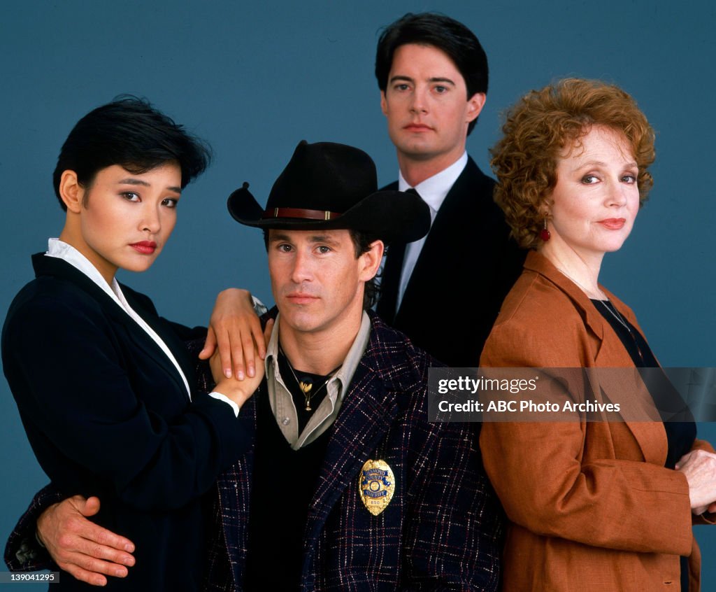 JOAN CHEN;MICHAEL ONTKEAN;KYLE MACLACHLAN;PIPER LAURIE