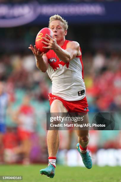 Isaac Heeney of the Swans handles the ball during the round four AFL match between the Sydney Swans and the North Melbourne Kangaroos at Sydney...