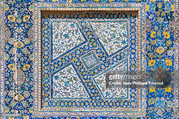 ceramic tiles details of shah mosque in isfahan, iran - isfahan foto e immagini stock