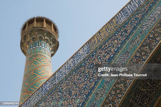 minaret of jameh mosque in isfahan, friday mosque, iran - islamismo xiita imagens e fotografias de stock