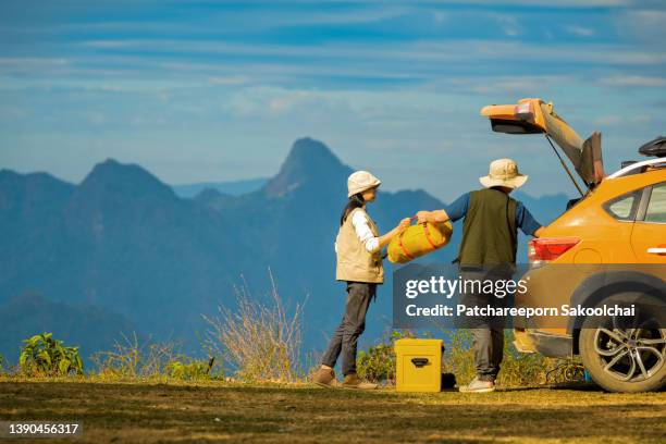 leaving moment - moment collection stock pictures, royalty-free photos & images