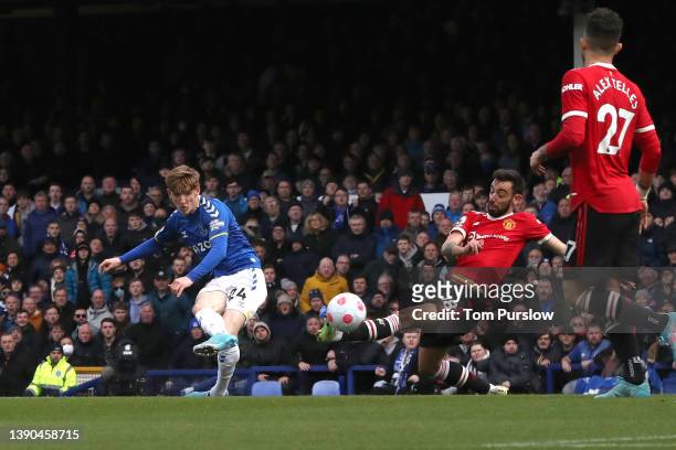 Anthony Gordon of Everton scores their first goal during the Premier League match between Everton and Manchester United at Goodison Park on April 09,...