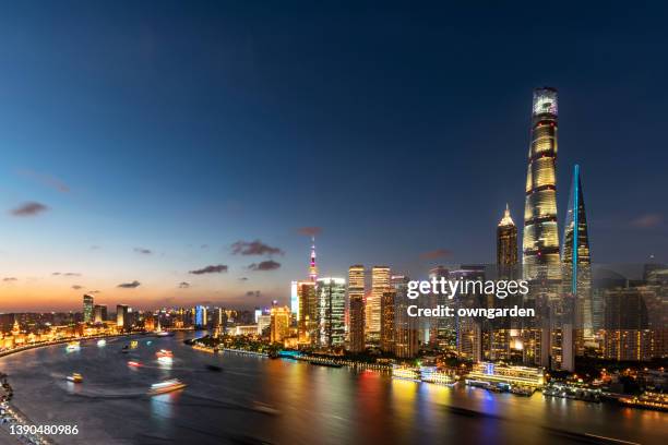 aerial view of shanghai lujizui financial district at sunset - shanghai night stock-fotos und bilder