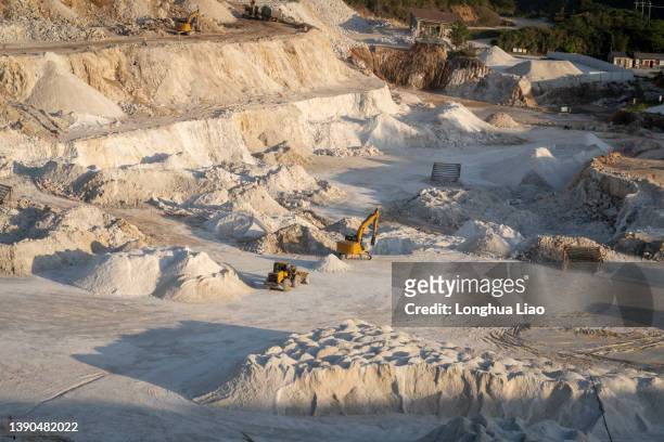 kaolin mine - china environment mine imagens e fotografias de stock