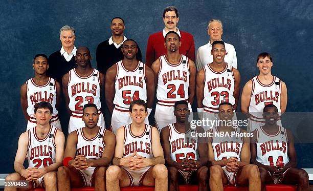 The 1991-92 NBA Chicago Bulls pose for a team portrait in Chicago, IL. Front row : Bobby Hansen, Stacey King, will Perdue, Cliff Levingston, Scott...