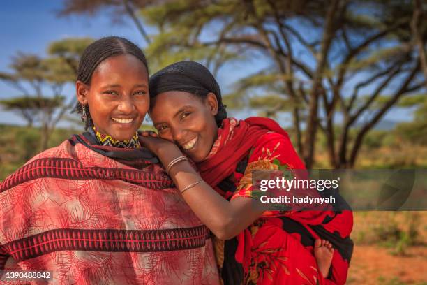 porträt junger frauen aus borana, äthiopien, afrika - äthiopischer abstammung stock-fotos und bilder