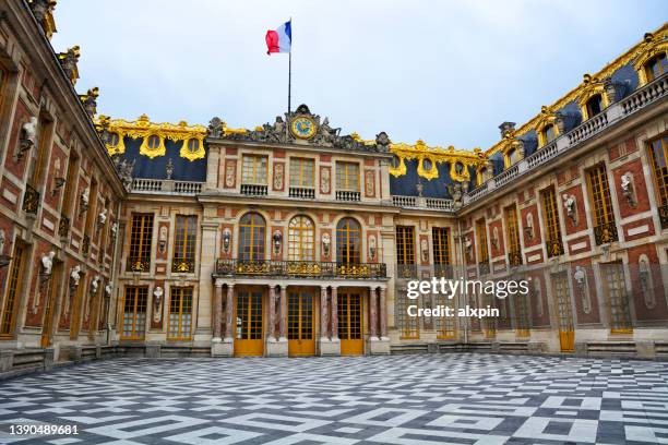 château de versailles à paris - versailles photos et images de collection